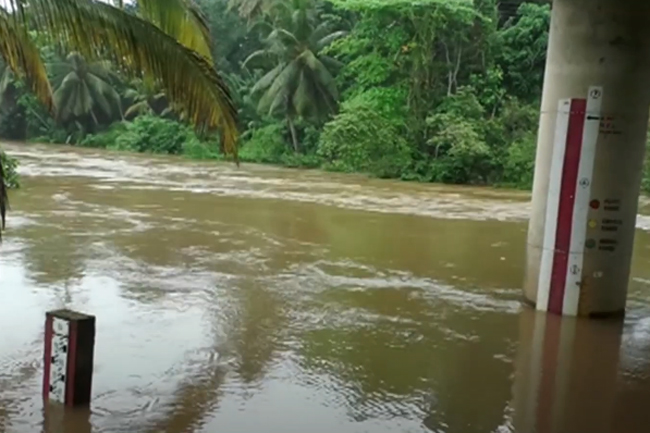 Flood and landslide warnings extended as downpours continue 
