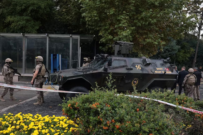 Suicide bomber detonates explosive in Trkiye, second assailant killed in shootout