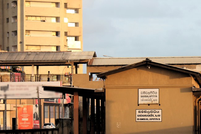 President directs to build new foot over bridge for Bambalapitiya railway station within 5 months