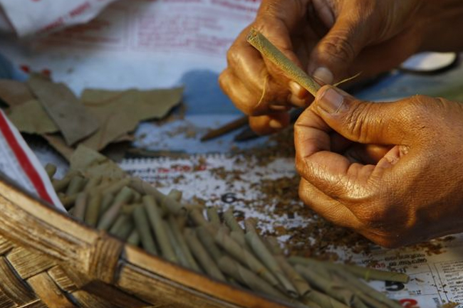 Govt mulls slashing import tax on Beedi leaves