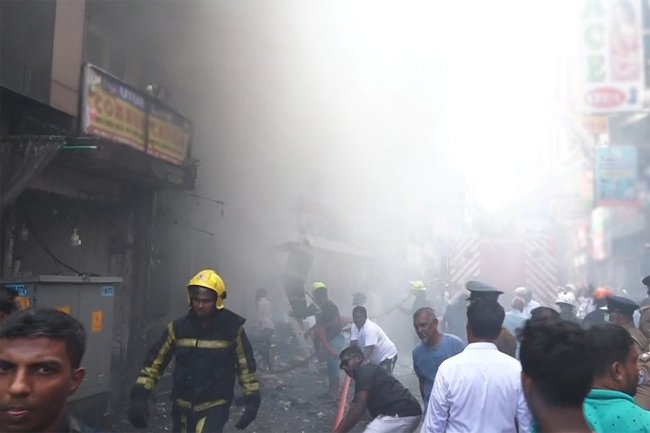 Fire breaks out at a shop in Pettah