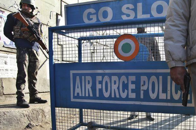 Militants attack air force base in central Pakistan  military