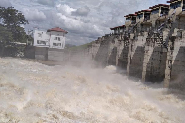 Sluice gates of Deduru Oya opened 