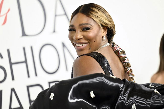 Tennis legend Serena Williams honored as fashion icon at fashion industrys big awards night
