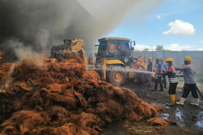 Massive fire breaks out at coir factory in Ampara