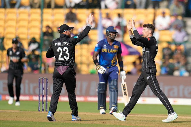   New Zealand bowl Sri Lanka out for 171 in World Cup clash