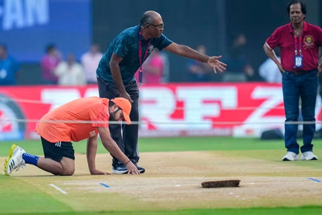 India accused of pitch-switching for CWC semi-final