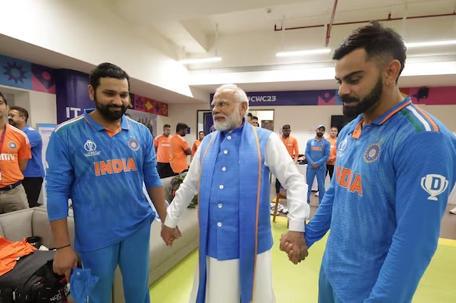 PM Modi consoles Indian team in dressing room after World Cup final loss