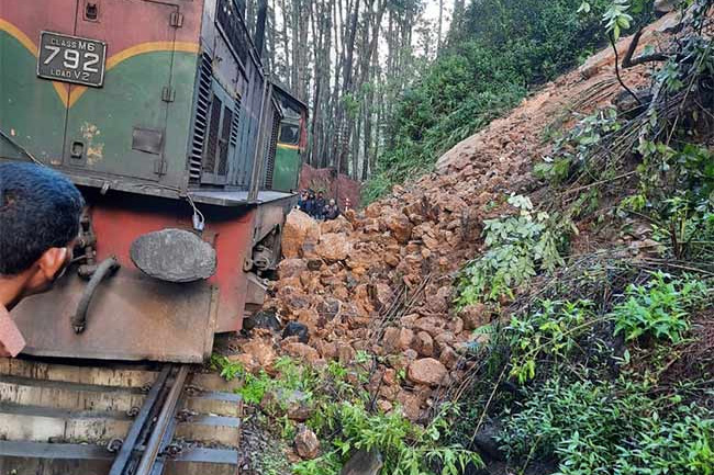 Train services on up-country resume after clearing tracks