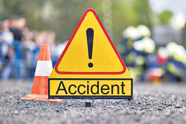 At least 20 injured after bus topples in Welikanda
