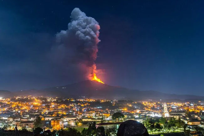 Italys Mount Etna erupts again