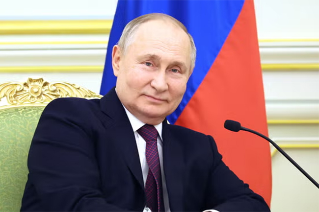 Vladimir Putin announces presidential candidacy in 2024 elections