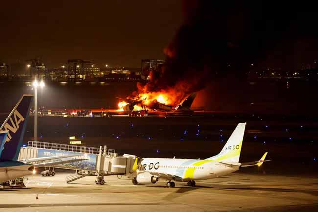 All passengers, crew on JAL plane escape blaze at Tokyo airport