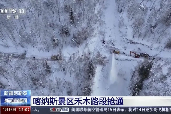 Evacuation underway for stranded tourists after multiple avalanches trap 1,000 people in China