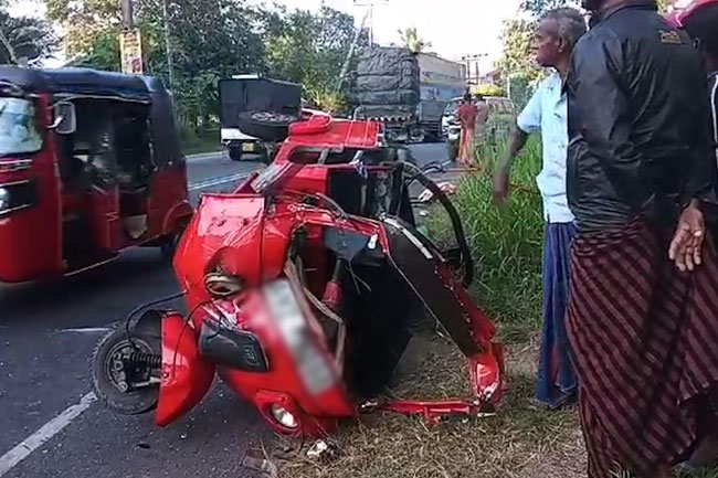 Three killed in accident on Kurunegala - Giriulla main road
