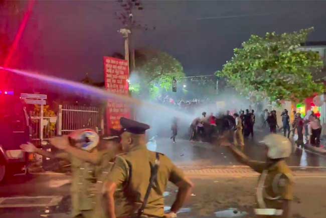 Police fire tear gas at protest near Kelaniya University