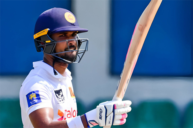 Dinesh Chandimal smashes his 15th Test century