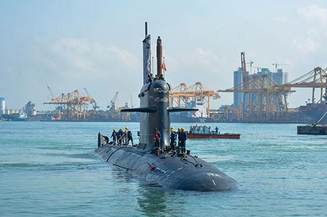 Indian submarine in Colombo ahead of Sri Lankas Independence Day celebrations