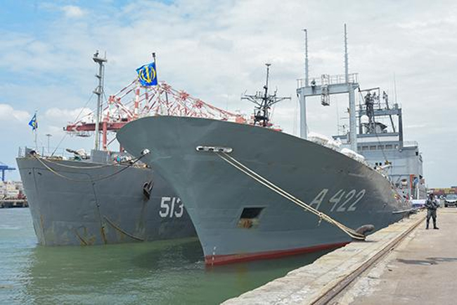 Two Iranian naval ships dock at Colombo Port