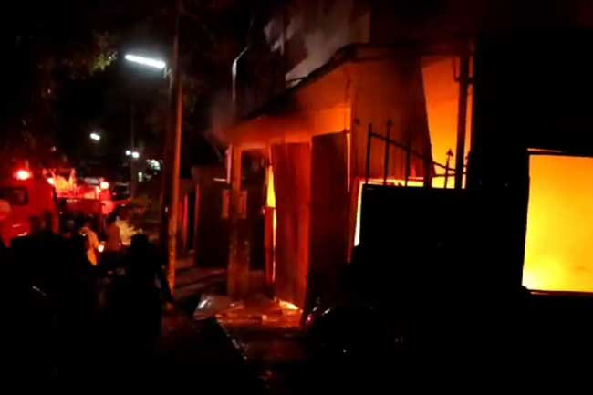 Paint factory in Panadura gutted in fire