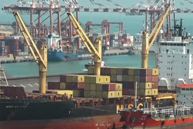 Customs employees to continue work-to-rule campaign; 4,000 containers held up at port