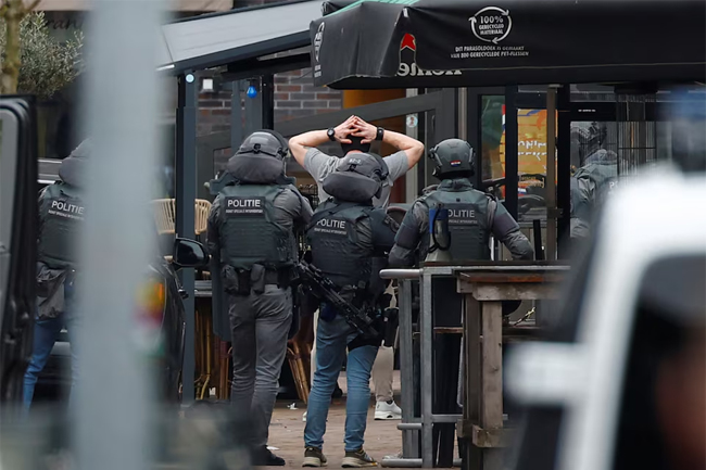 Man arrested as hostage situation in Dutch nightclub ends