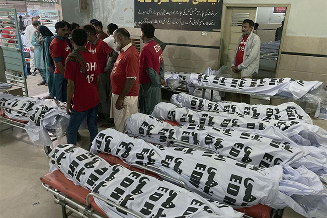 At least 17 pilgrims killed, dozens injured in Pakistan bus crash