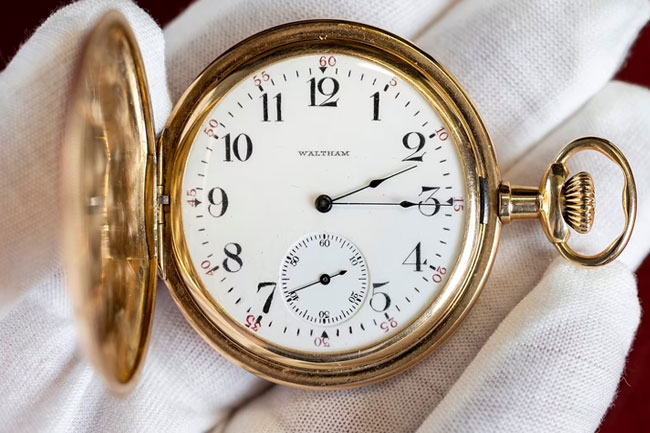 Titanic gold pocket watch sells for £900,000