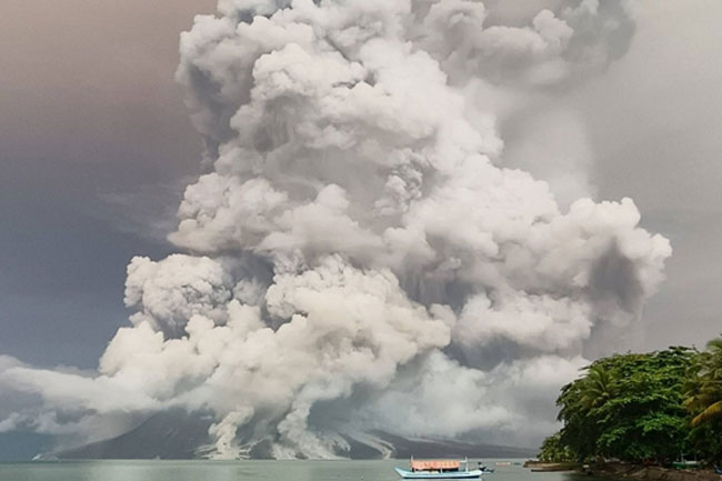 Indonesias Ruang volcano erupts, more than 12,000 people evacuated