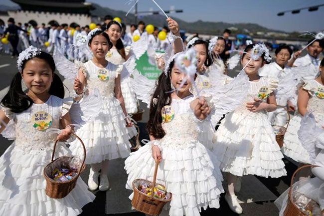 South Korea to create new ministry to tackle plummeting birth rate