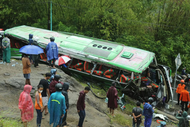 At Least 11 Dead, Mostly Students, In Indonesia Bus Crash