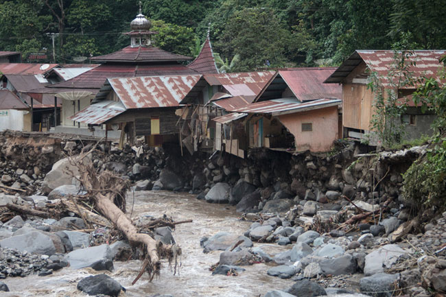 Indonesia flood death toll rises to 41 with 17 missing