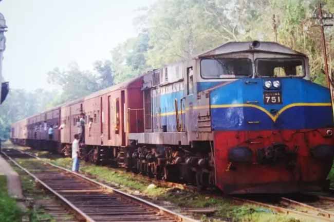 Train services disrupted on main line and Puttalam line