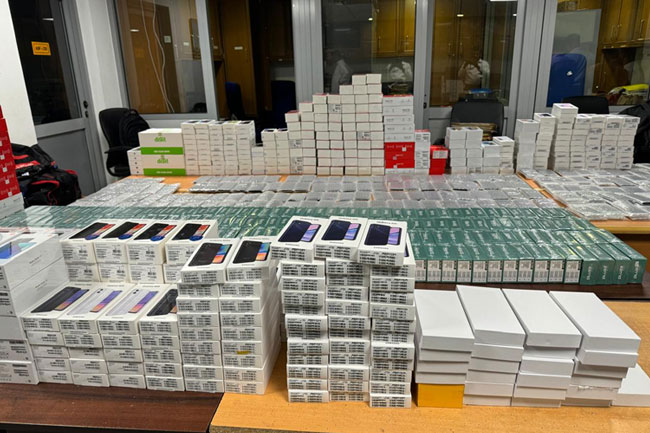 Two arrested with over 1,000 mobile phones and 200 pen drives at BIA