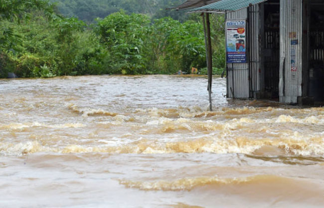 Flooding kills 03 members of same family in Puwakpitiya