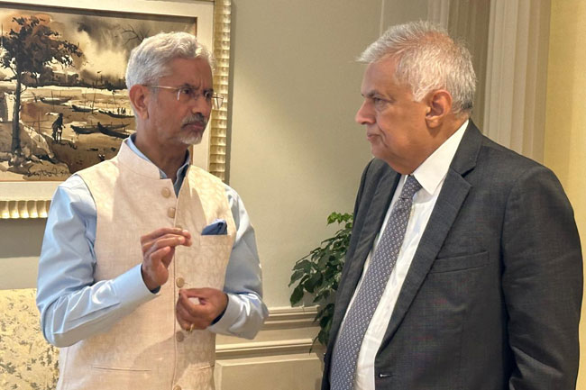 Indian Foreign Minister calls on President Ranil