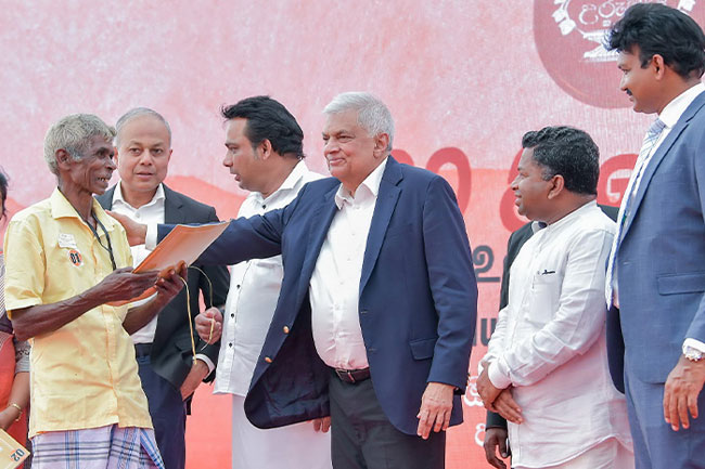 President Ranil awards freehold land deeds in Batticaloa