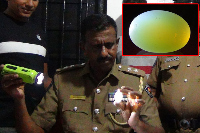 Two individuals arrested over attempt to sell fake gemstone for Rs. 10M