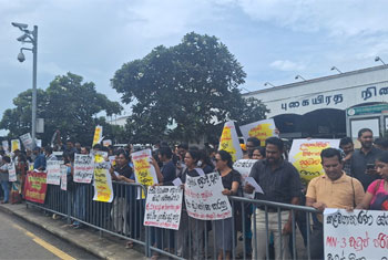 Management Service Officers protest