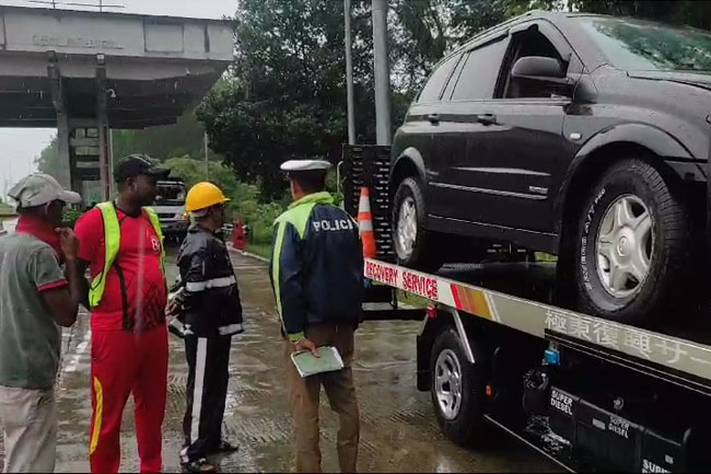 MP Dilan Pereras vehicle involved in accident on expressway