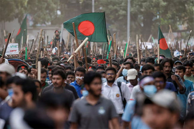  Bangladesh shuts universities, colleges indefinitely after protests turn deadly