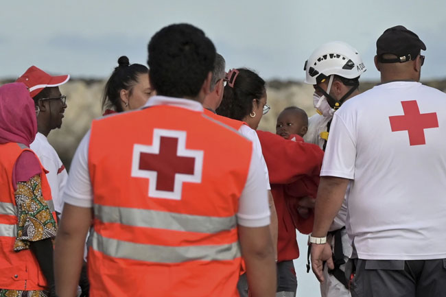 Thousands of migrant kids reach Canary Islands alone; officials seek Spains help