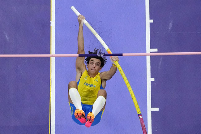 Armand Mondo Duplantis breaks pole vault world record in gold-medal performance at Olympics