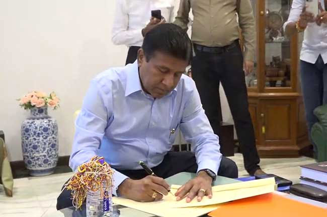 Wijeyadasa signs nomination papers for Presidential Election