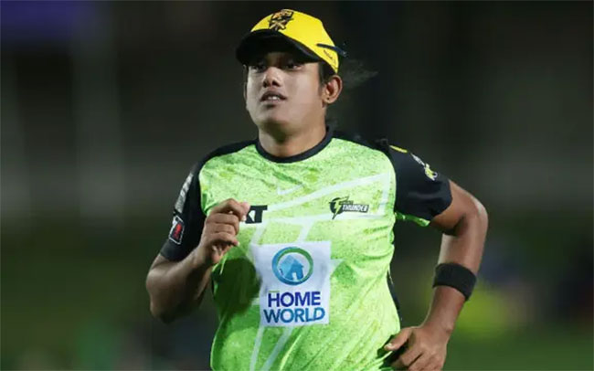 Chamari Athapaththu signs three-year deal with Sydney Thunder