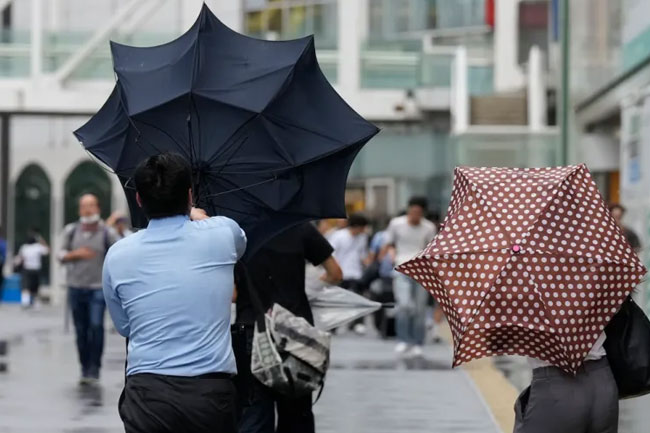 Thousands in Japans eastern region ordered to evacuate as Typhoon Ampil approaches