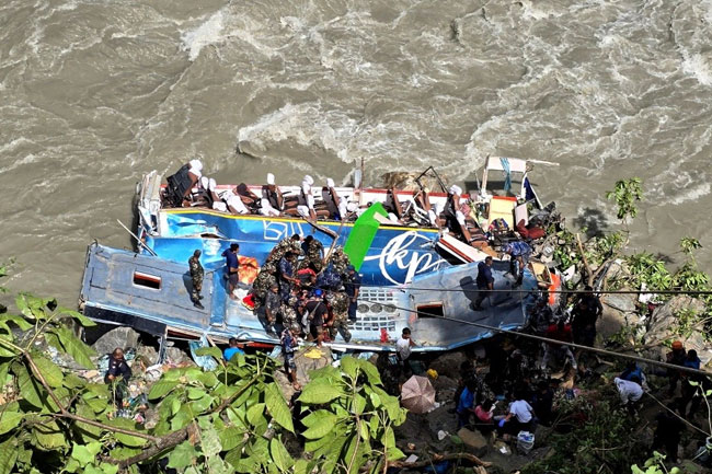 Fourteen dead after Indian bus falls into river in Nepal