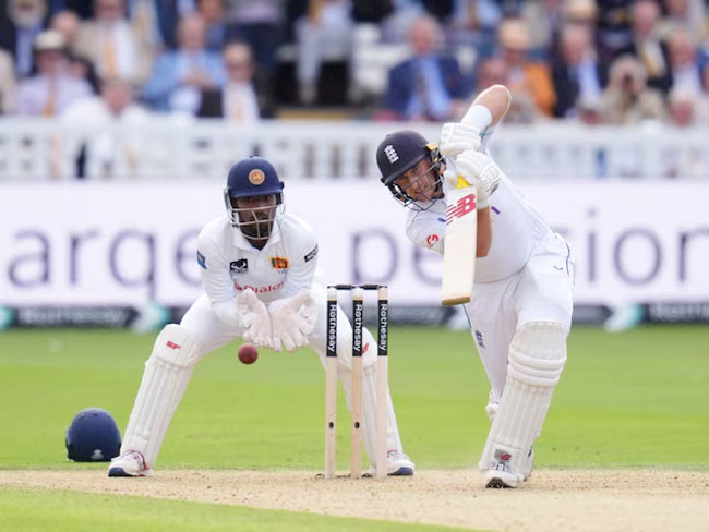 Gus Atkinson shines as England post 427 at Lord�s