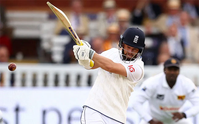 Sri Lanka 196 all out in reply to Englands 427 in 2nd test