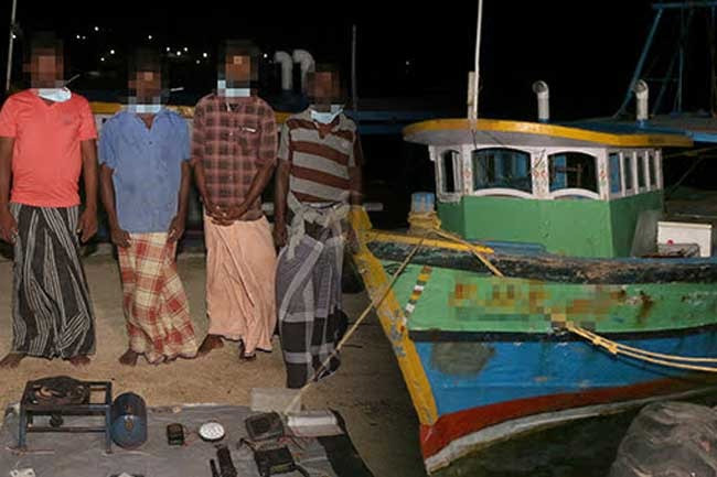 04 Indian fishermen arrested for poaching in Sri Lankan waters